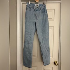 Abercrombie & Fitch | Ultra High Rise 90s Straight Jean | Light Wash | Size 27/4